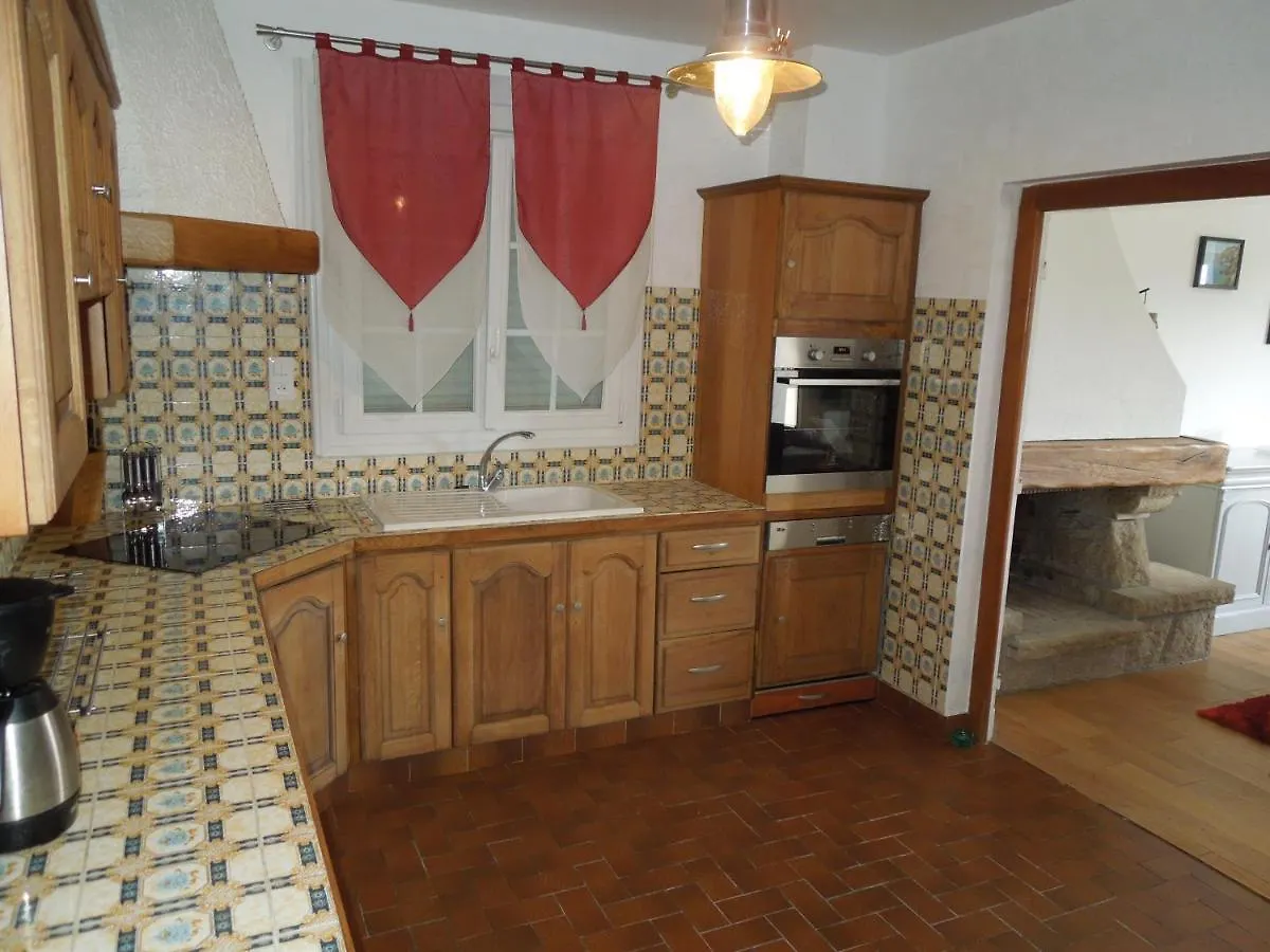 Holiday home Villa Bretonne: Verdant Retreat Near Beach Ploumilliau France