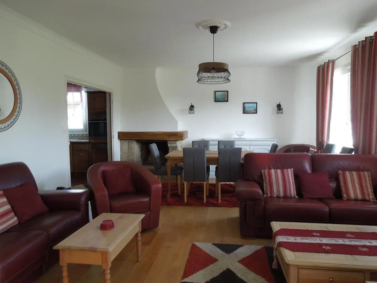 Villa Bretonne: Verdant Retreat Near Beach Ploumilliau