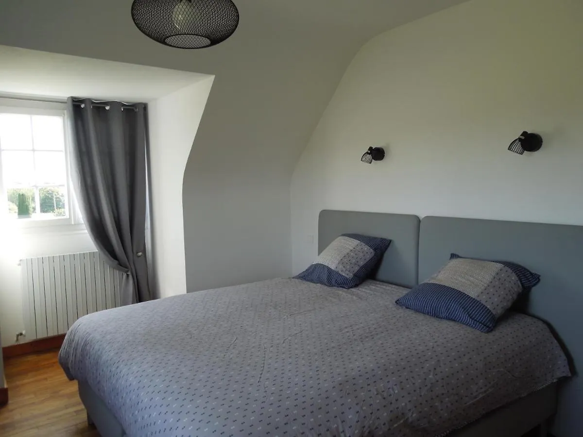 Villa Bretonne: Verdant Retreat Near Beach Ploumilliau
