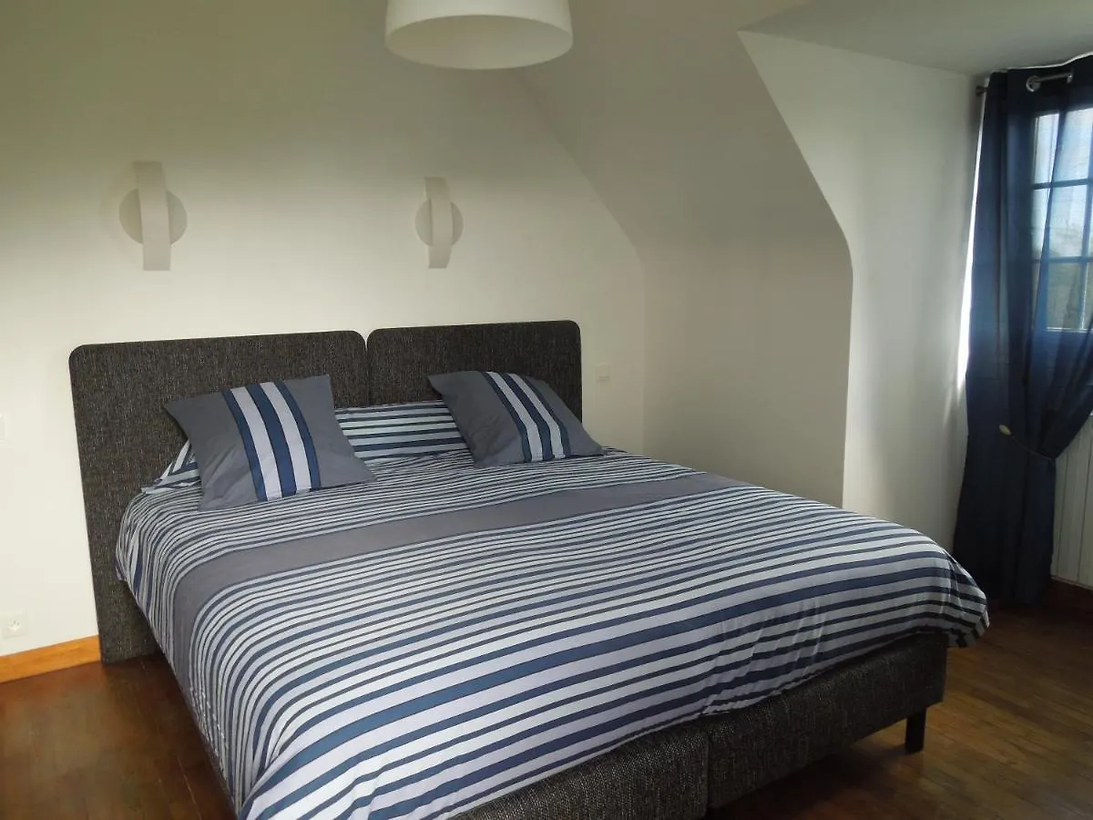 Holiday home Villa Bretonne: Verdant Retreat Near Beach Ploumilliau